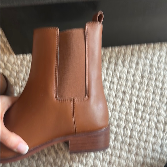 NWT: Elegant Brown Leather Ankle Boots - Picture 8 of 11